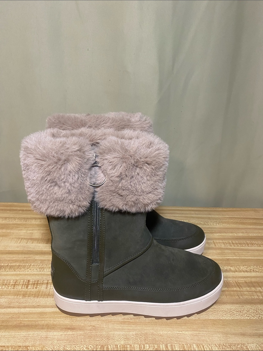 Koolaburra by UGG Tynlee Waterproof Women’s Winter Boots Olive Faux Fur Collar 8